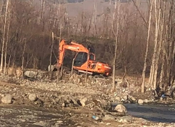 دریا سوات میں غیر قانونی کھدائی کرنے والوں کیخلاف کارروائیاں جاری ، متعدد گرفتار