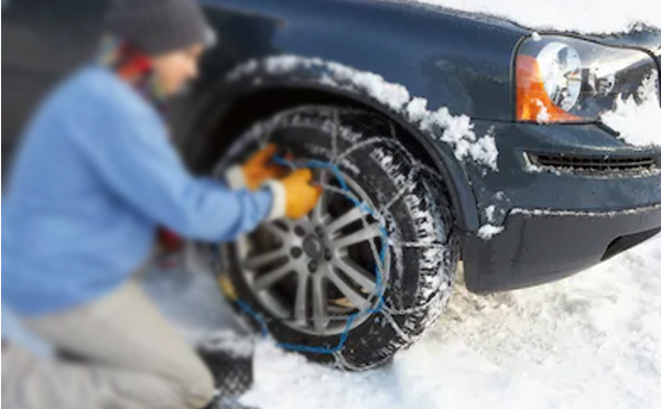 مالم جبہ ،گاڑیوں کو چین لگانے والوں نے سیاحوں کو لوٹ لیا، پانچ سے دس ہزار تک وصول