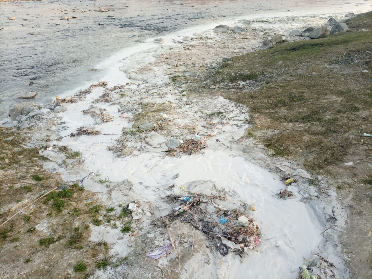 سوات میں دریاء کنارے قائم ماربل فیکڑیاں دریاء سوات کو تباہ کرنے لگے