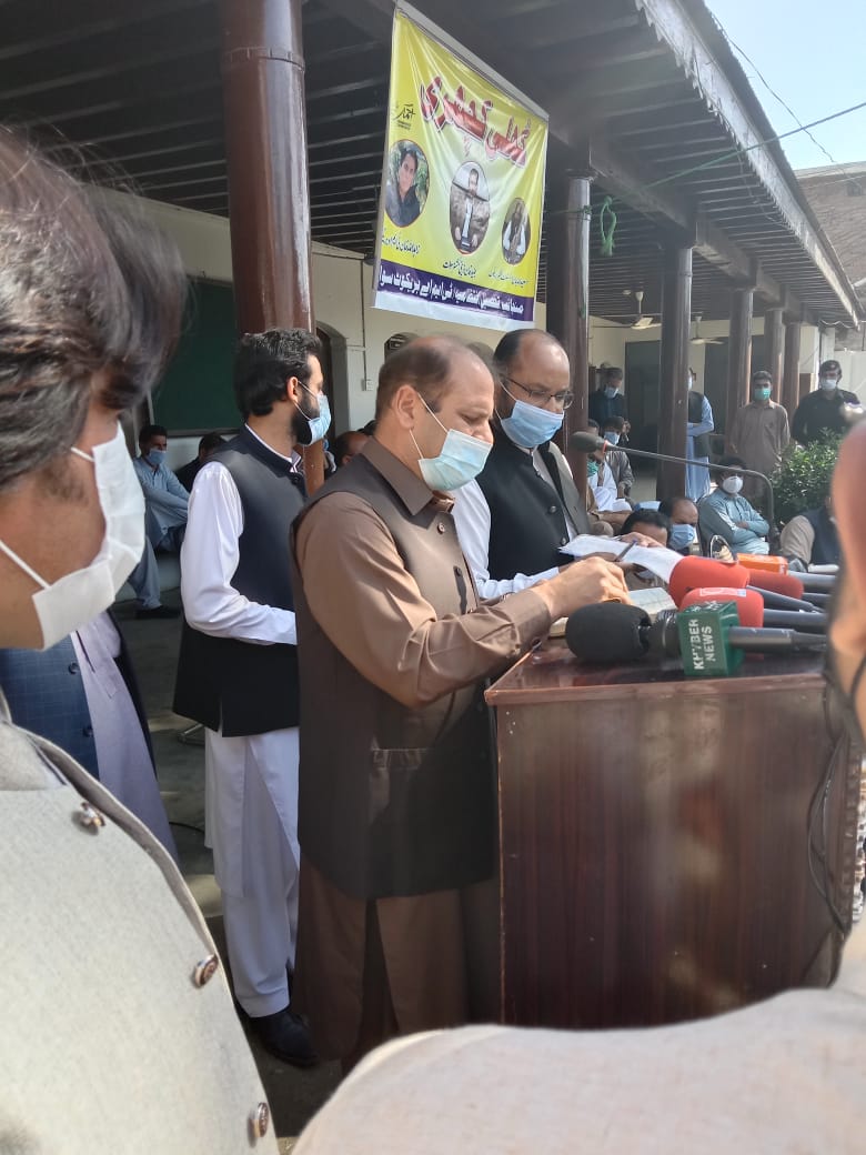 بریکوٹ میں ضلعی انتظامیہ کا کھلی کچہری، مسائل کی نشاندہی