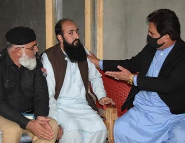 سوات سے چارسالہ بچہ لاپتہ، محب اللہ خان غمزدہ فیملی کے پاس پہنچ گئے