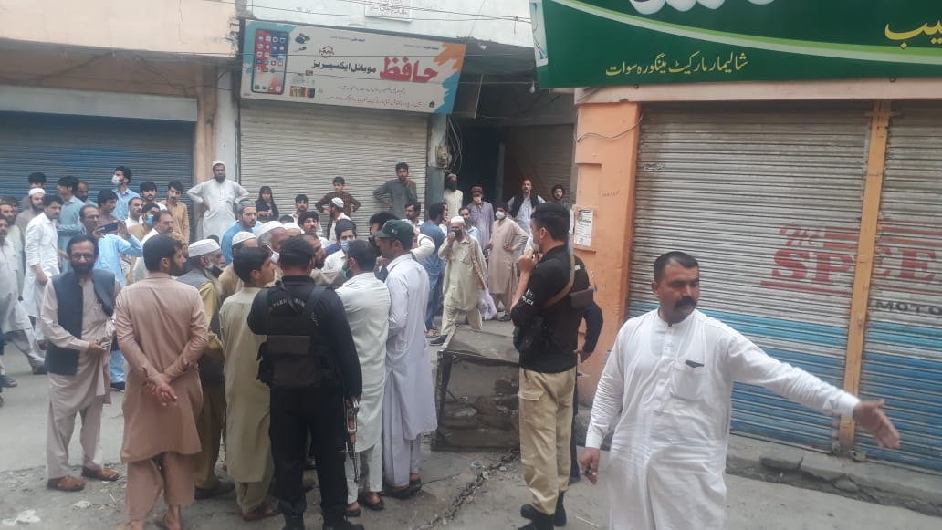 گیس سلینڈر دھماکہ ، پولیس سمیت نو افراد شدید زخمی