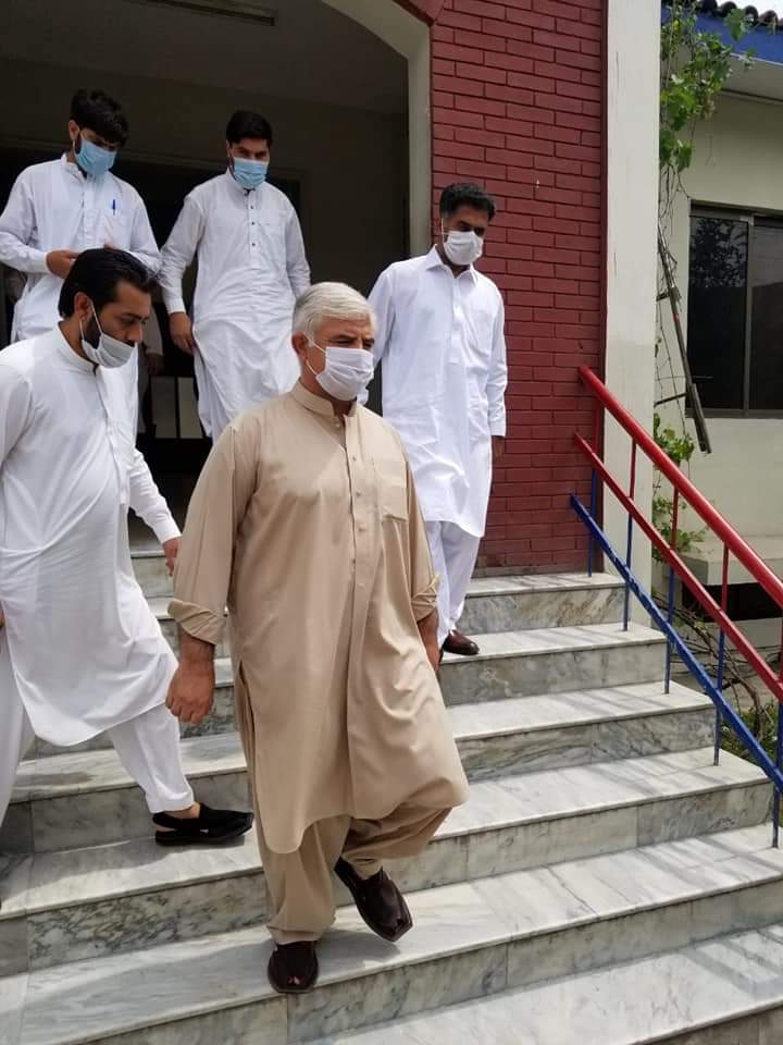 وزیر اعلی خیبر پختونخوا محمود خان نے سوات میں کانجو پولیس اسٹیشن پر اچانک چھاپہ