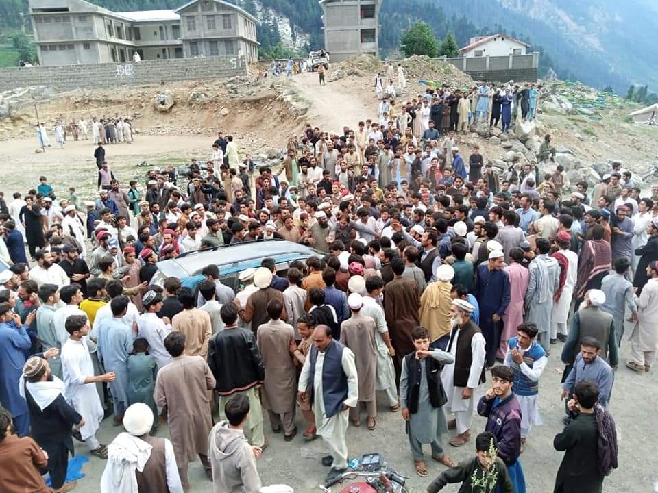 چادر چاردیوار پامال، مٹلتان میں پولیس کے خلاف علاقہ مشران کا بڑا احتجاجی مظاہرہ