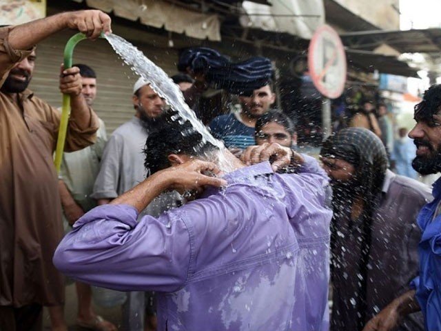 کراچی میں شدید گرمی کی لہر جاری، اندرون سندھ بارش کی پیش گوئی