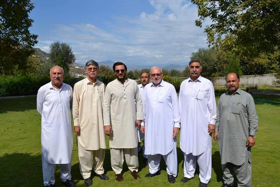 شاہد افریدی کا میانگل عدنان اورنگزیب سے سوات میں ملاقات