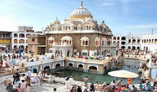 گوردوارہ پنجہ صاحب میں بابا گرونانک کے پانچ سو باون ویں جنم دن کی تین روزہ تقریبات کا آغاز