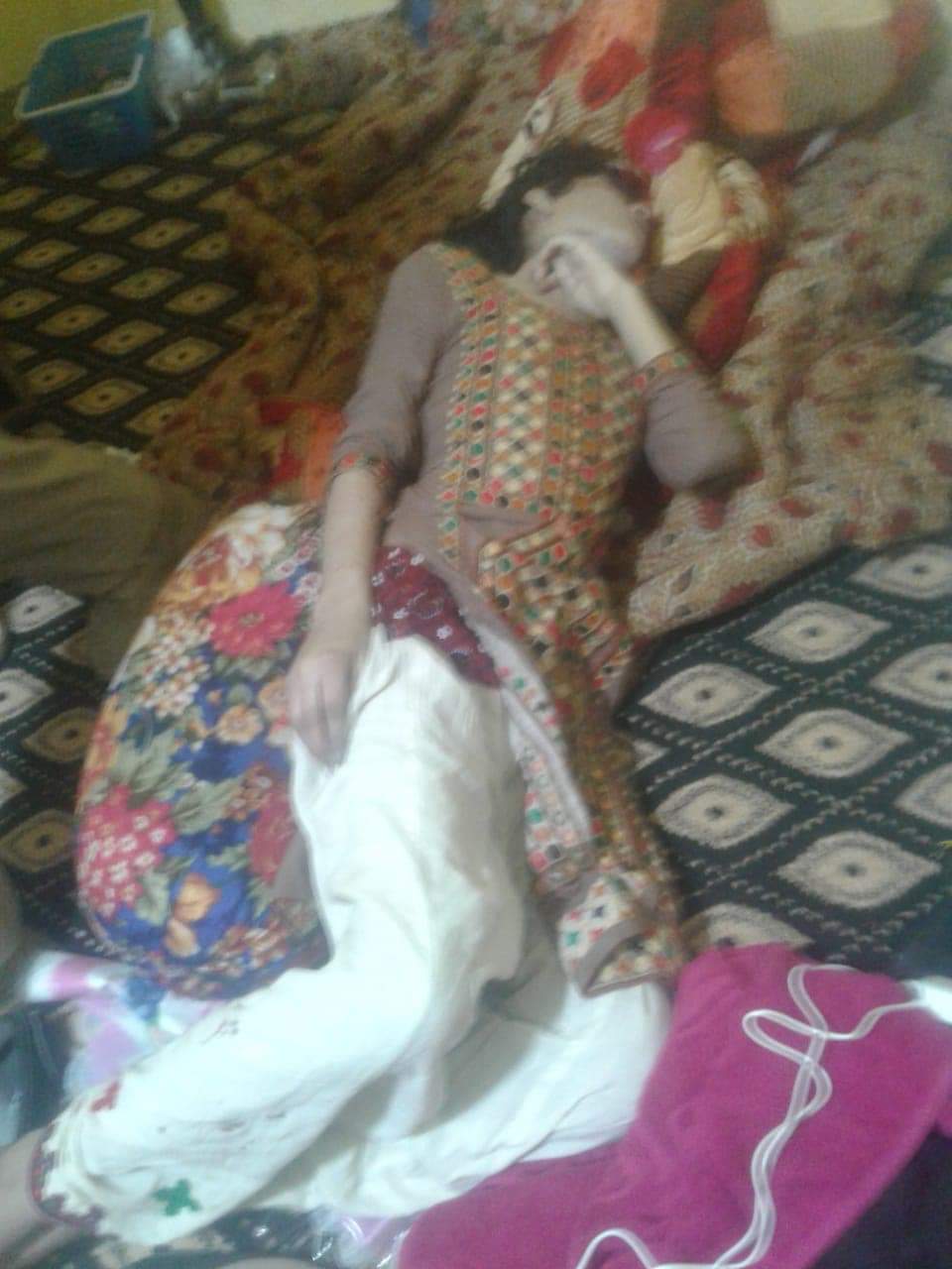 سوات: خواجہ سرا نے گلے میں دوپٹہ ڈال کر خودکشی کرلی