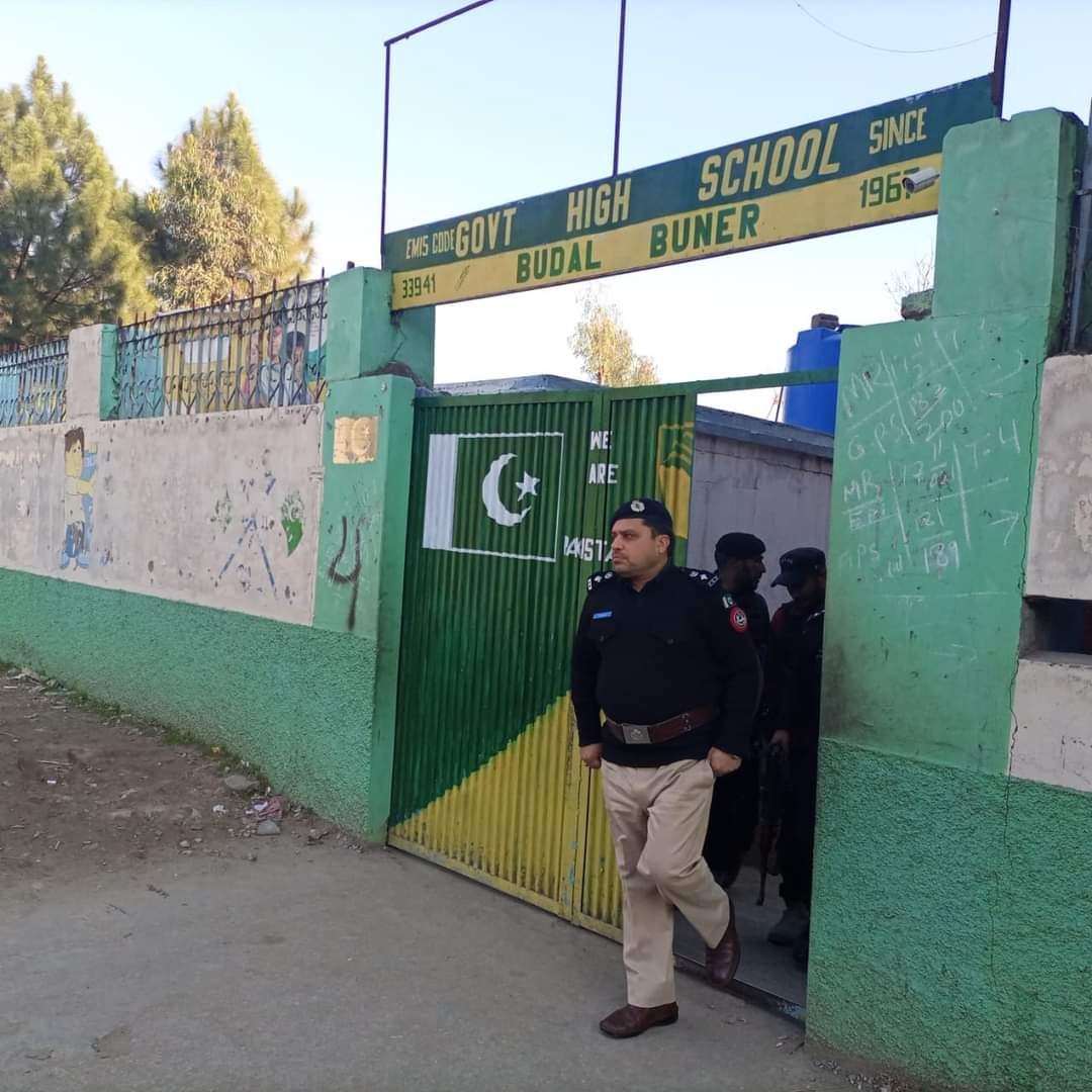 ڈسٹرکٹ پولیس آفیسر عبدالرشید خان کاضلع بھر کے مختلف علاقوں کے حساس پولنگ اسٹیشنوں کا دورہ