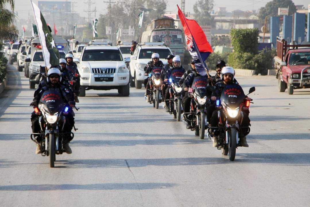 پشاور:بلدیاتی انتخابات سے قبل پولیس کی جانب سے خصوصی فلیگ مارچ کا اہتمام
