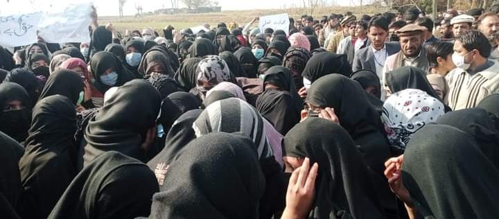 کالج میں سٹاف کی کمی،لوئردیر کی تاریخ میں پہلی مرتبہ طالبات کا سڑک پراحتجاج