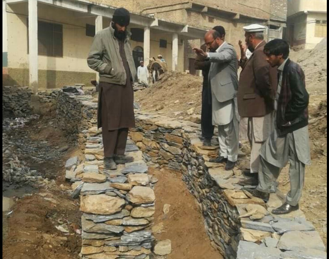 ڈپٹی کمشنر سوات جنید خان ان ایکشن، ملوک اباد گنبد میرہ کے برساتی نالے میں تجاویزات اور غیر قانونی تعمیراتی کام پر فوری نوٹس