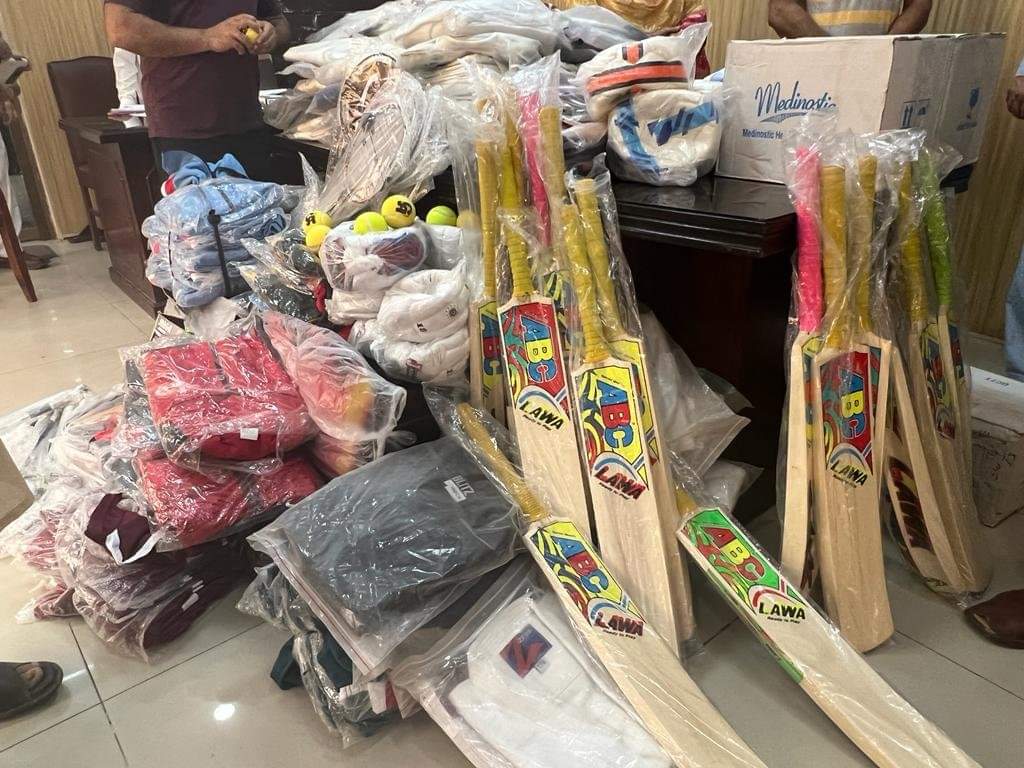 ڈائریکٹریٹ آف سپورٹس کی جانب سے زمونگ کور کے یتیم بچوں کیلئے سپورٹس سامان کی فراہمی